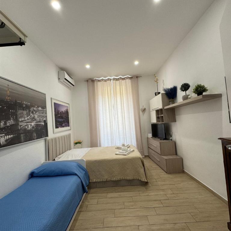 La First Ludy - Two-Bedroom Deluxe Apartment with Balcony - 12