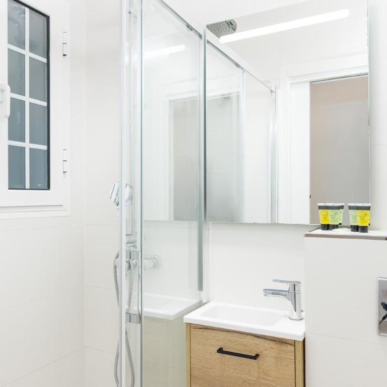 Spacious 2BD 2BTH with patio – Central and quiet - Apartamento - 22