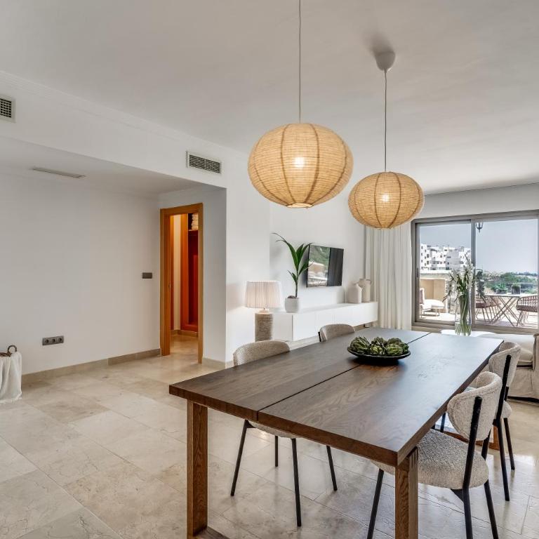 La Resina Golf Retreat With Terrace & Pool - Apartment mit 2 Schlafzimmern, einem Balkon und Meerblick - 23