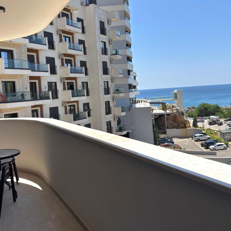 Luxury 2BR Sea View & Garage & Twin Towers Becici - Appartement 2 Chambres avec Terrasse et Vue sur la Mer - 1