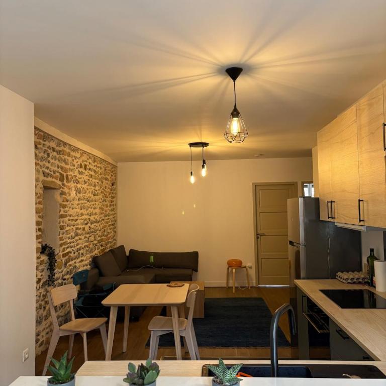 Apartment in the center of Grenoble - mountain view - Two-Bedroom Apartment - 1