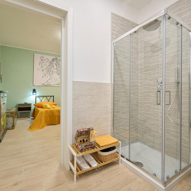 Queen of Dreams - Double or Twin Room with Private Bathroom - 12