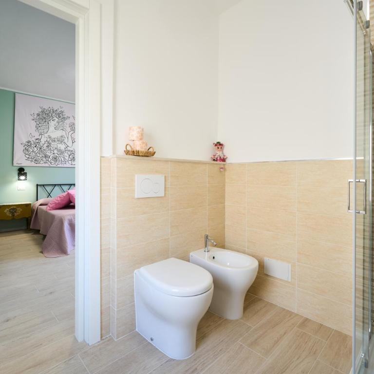 Queen of Dreams - Double or Twin Room with Private Bathroom - 11