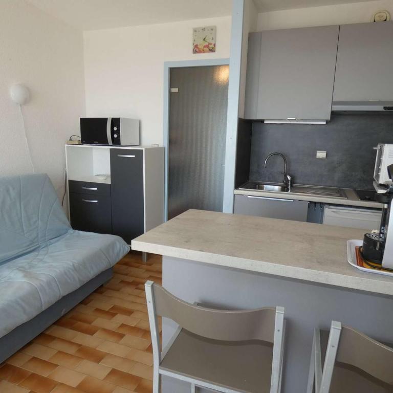 Studio cabine avec piscine, parking et climatisation en bord de mer - FR-1-328-165 - Studio - 9