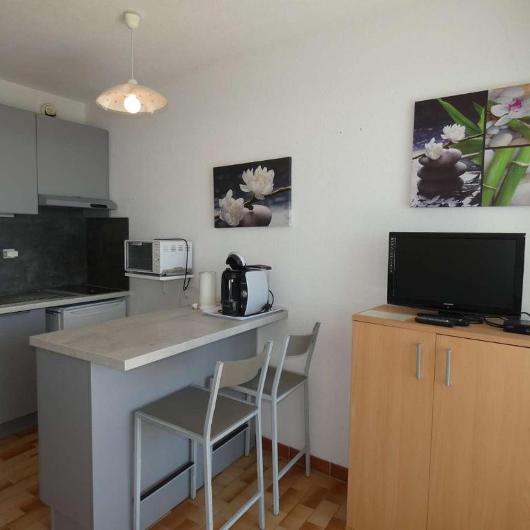 Studio cabine avec piscine, parking et climatisation en bord de mer - FR-1-328-165 - Studio - 10