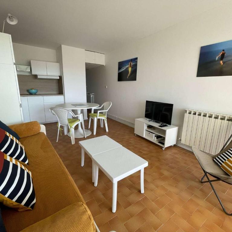 Appartement 2 pièces confortable avec balcon et parking - FR-1-328-277 - Apartment - 10
