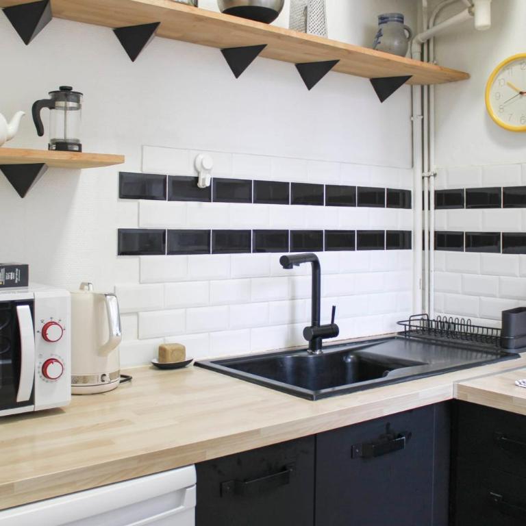 Bright stay in the heart of Paris for 4 people - Apartment - 8