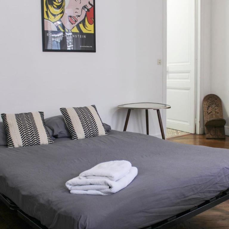 Bright stay in the heart of Paris for 4 people - Apartment - 17