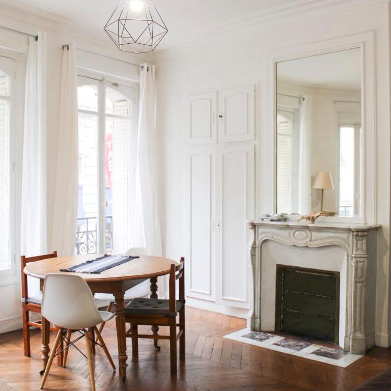 Bright stay in the heart of Paris for 4 people - Apartment - 25