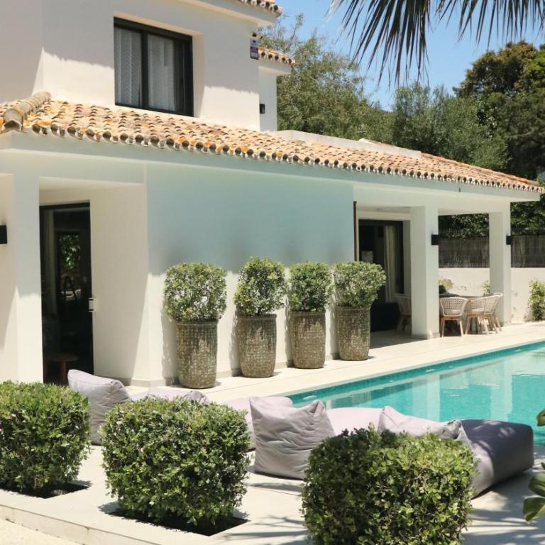 Marbella Bliss - Serenity 4-Bedroom VILLA with Exclisive HEATED Private POOL & Jacuzzi, Tropical Garden, Marbesa - Steps from the Cabopino Beach - Villa - 2