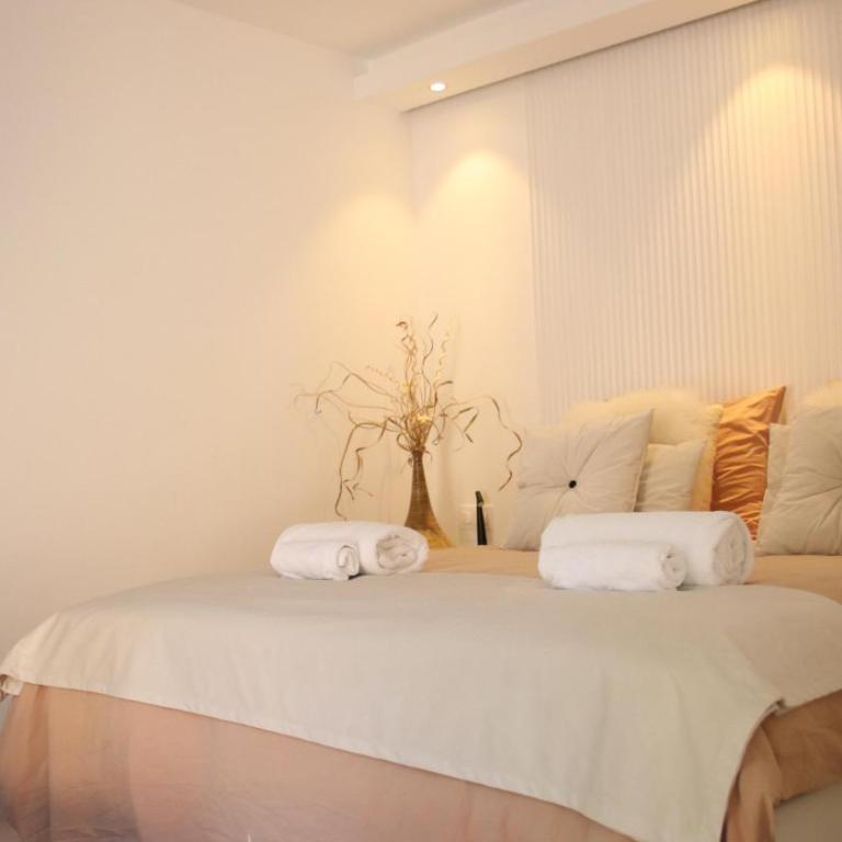Marbella Bliss - Serenity 4-Bedroom VILLA with Exclisive HEATED Private POOL & Jacuzzi, Tropical Garden, Marbesa - Steps from the Cabopino Beach - Villa - 36