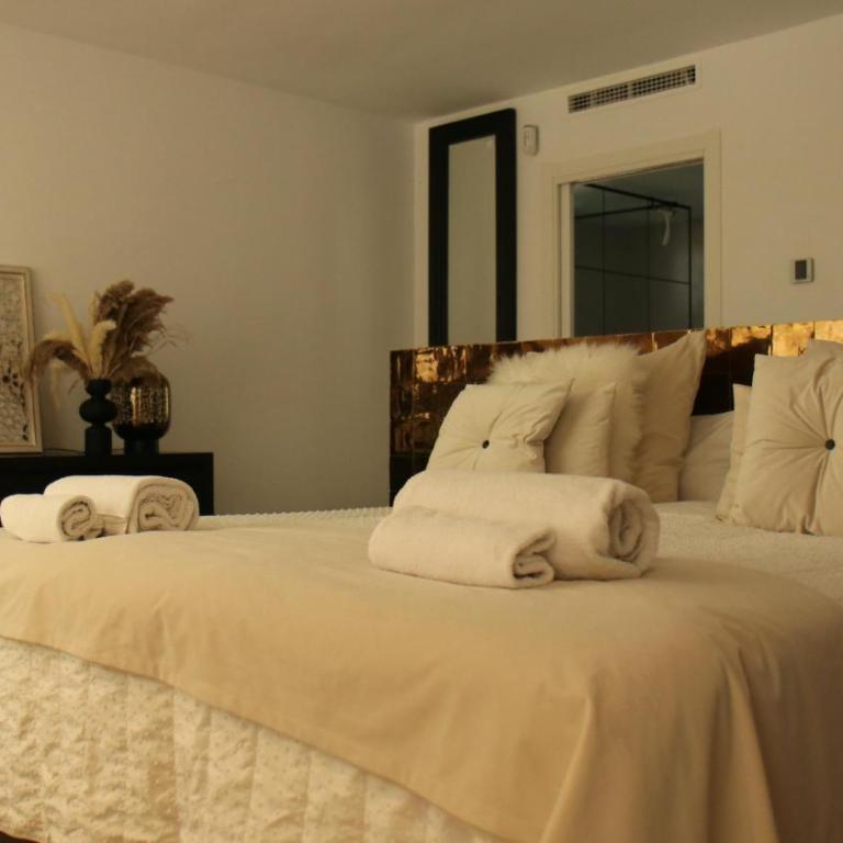 Marbella Bliss - Serenity 4-Bedroom VILLA with Exclisive HEATED Private POOL & Jacuzzi, Tropical Garden, Marbesa - Steps from the Cabopino Beach - Villa - 29
