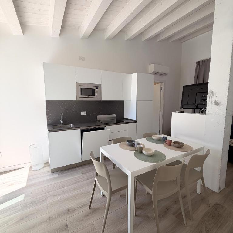 Residence Storio - Appartamento Deluxe con 2 Camere da Letto e Balcone - 1