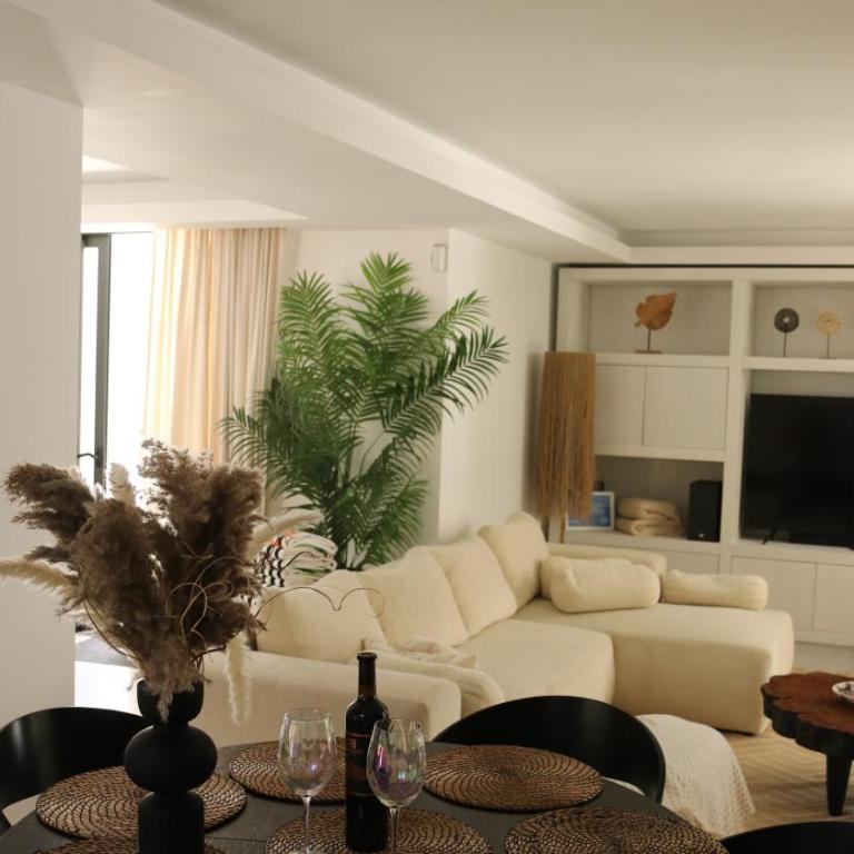 Marbella Bliss - Serenity 4-Bedroom VILLA with Exclisive HEATED Private POOL & Jacuzzi, Tropical Garden, Marbesa - Steps from the Cabopino Beach - Villa - 47