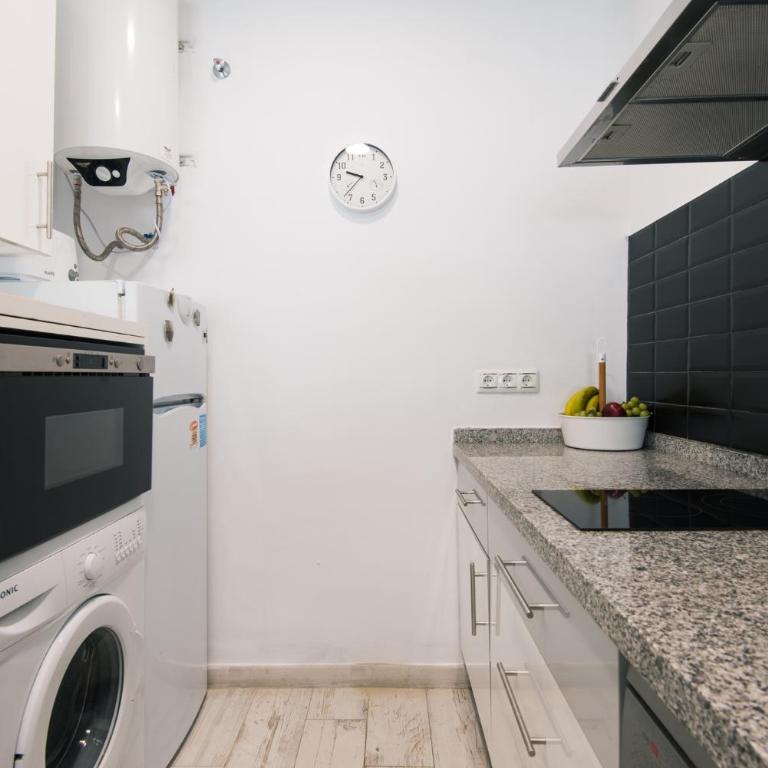 SOLYMAR SQUARE 2, 2 beds Apartment with Aircon and wifi - Apartamento de 2 dormitorios - 12