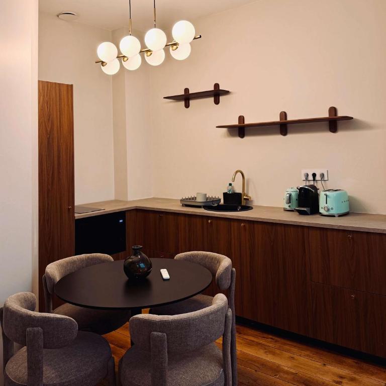 Large studio for 4 with free GYM access - Appartement - 17