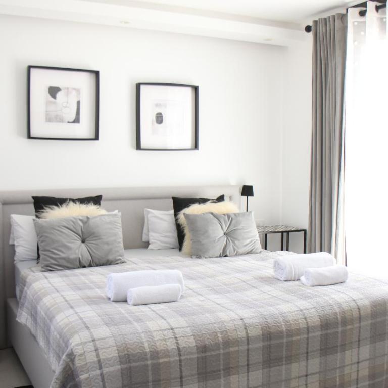 Marbella Bliss - Serenity 4-Bedroom VILLA with Exclisive HEATED Private POOL & Jacuzzi, Tropical Garden, Marbesa - Steps from the Cabopino Beach - Villa - 82