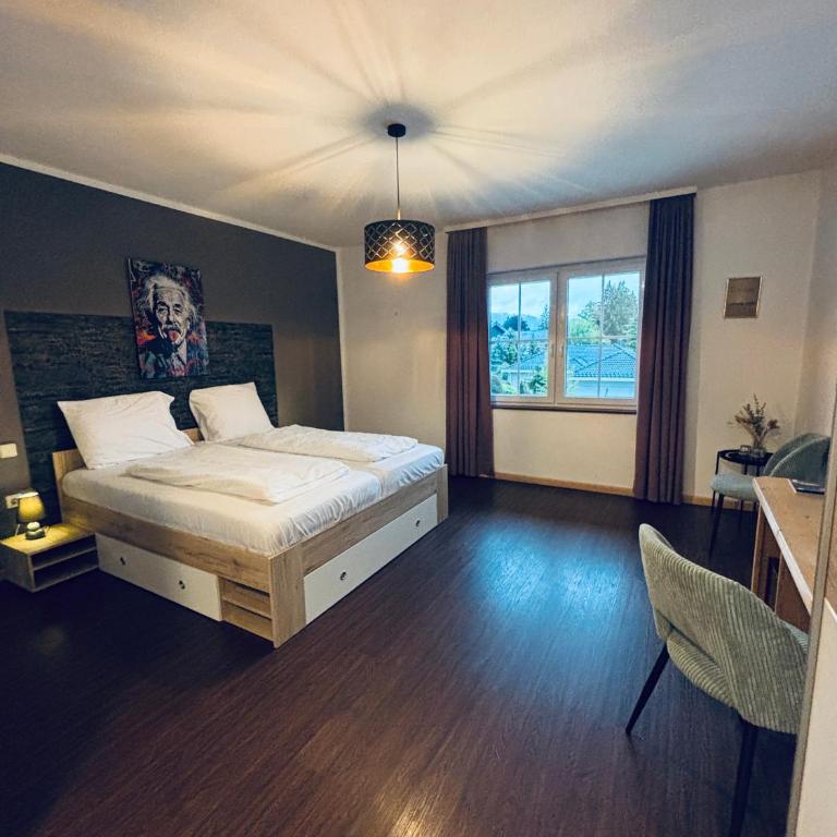 Pension Hoogerland - Doppelzimmer mit Bergblick - 7