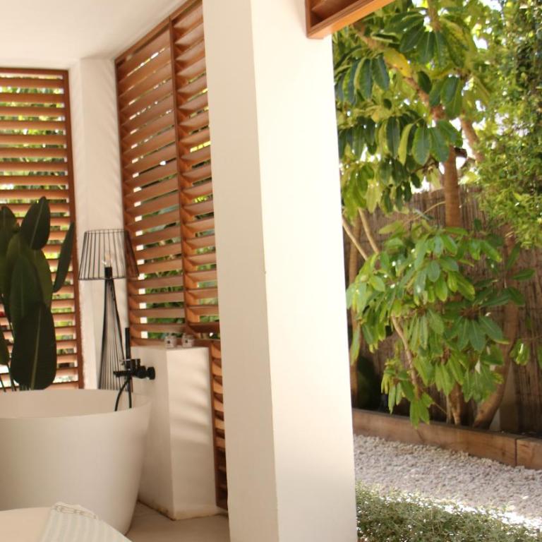 Marbella Bliss - Serenity 4-Bedroom VILLA with Exclisive HEATED Private POOL & Jacuzzi, Tropical Garden, Marbesa - Steps from the Cabopino Beach - Villa - 10