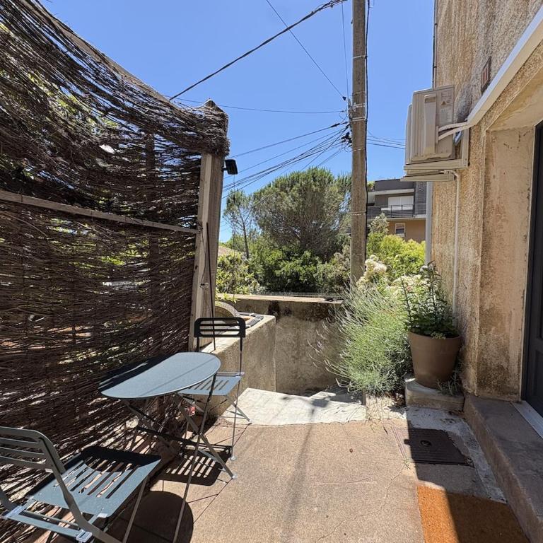 Charmant studio rénové sur la roche, terrasse, proche plages, parking public à proximité - Monolocale - 15