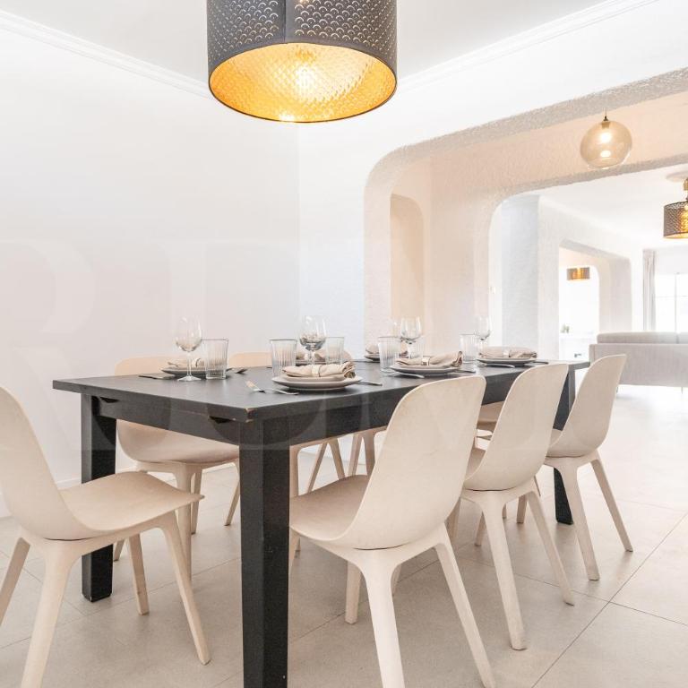Relaxing Villa with Pool, Garden & Parking REMS - Villa - 32