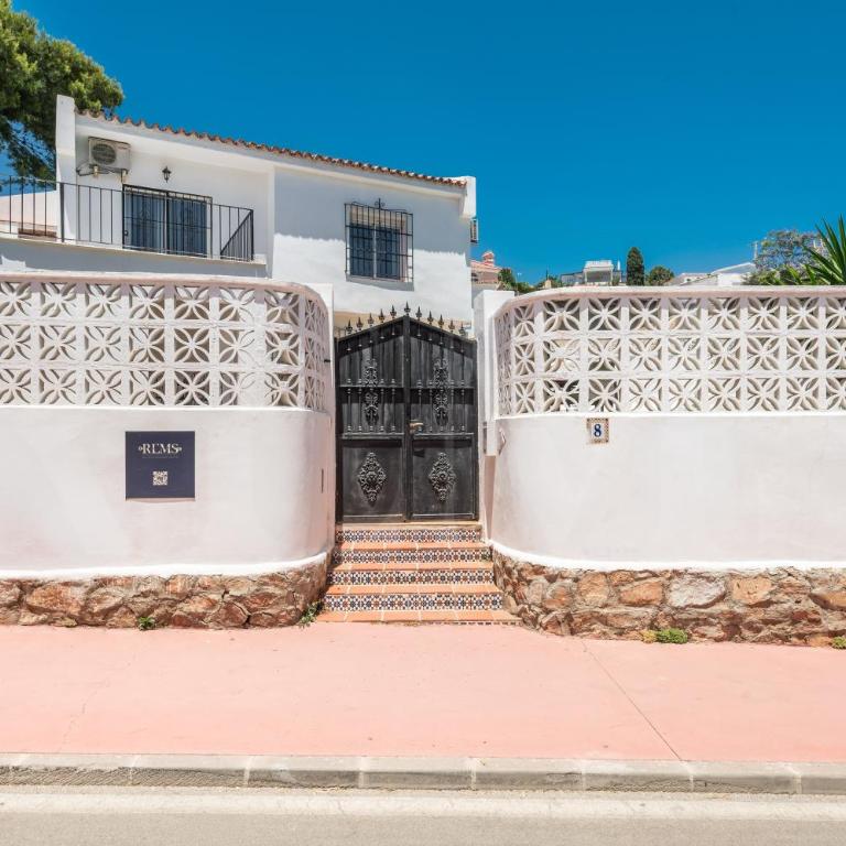 Relaxing Villa with Pool, Garden & Parking REMS - Villa - 63