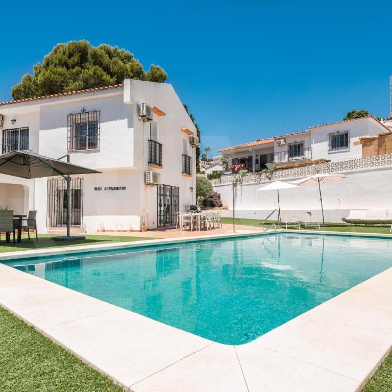 Relaxing Villa with Pool, Garden & Parking REMS - Villa - 1