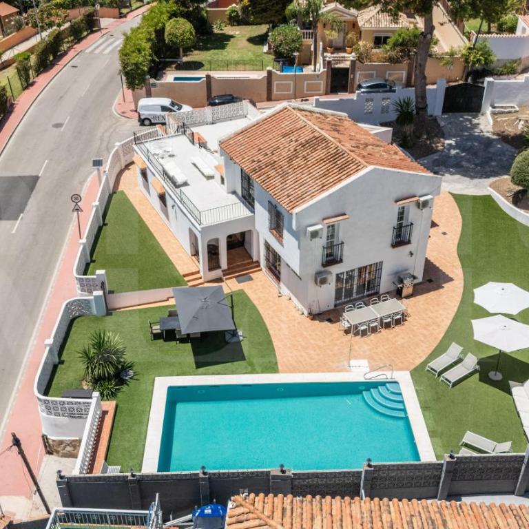 Relaxing Villa with Pool, Garden & Parking REMS - Villa - 26