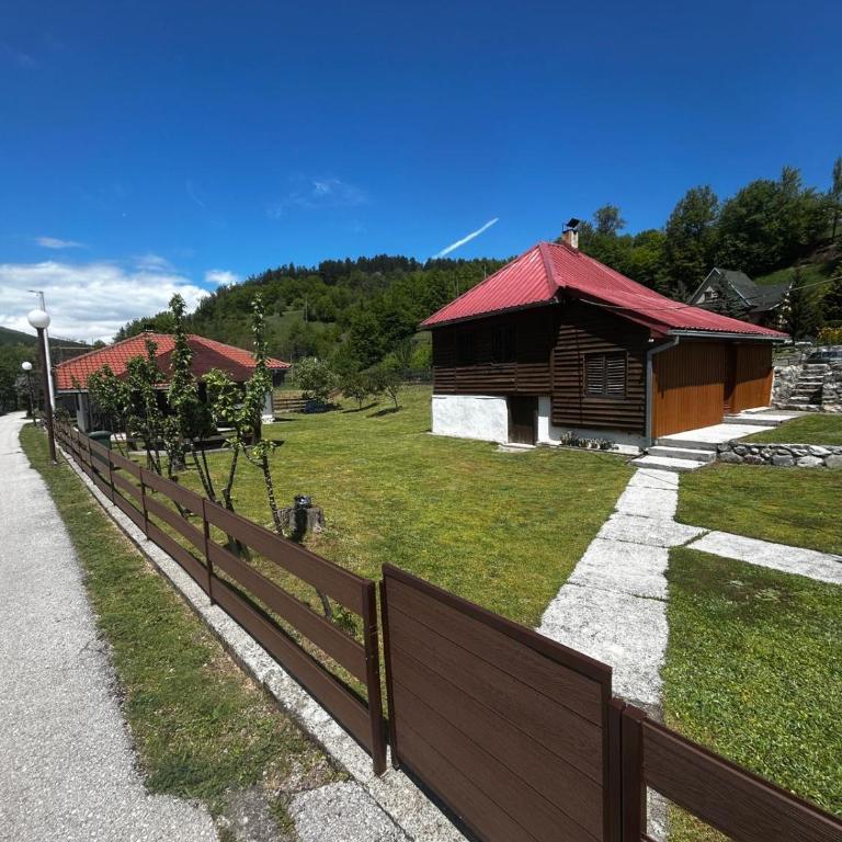 Apartmani LUX - Two-Bedroom Apartment with Balcony and Terrace - 3