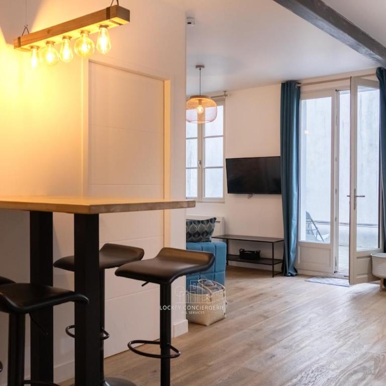 Appartement Climatisé avec terrasse-Pied du Port - Appartement - 12