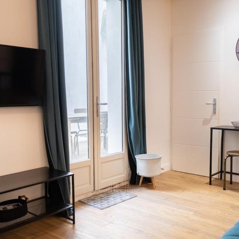 Appartement Climatisé avec terrasse-Pied du Port - Appartement - 10