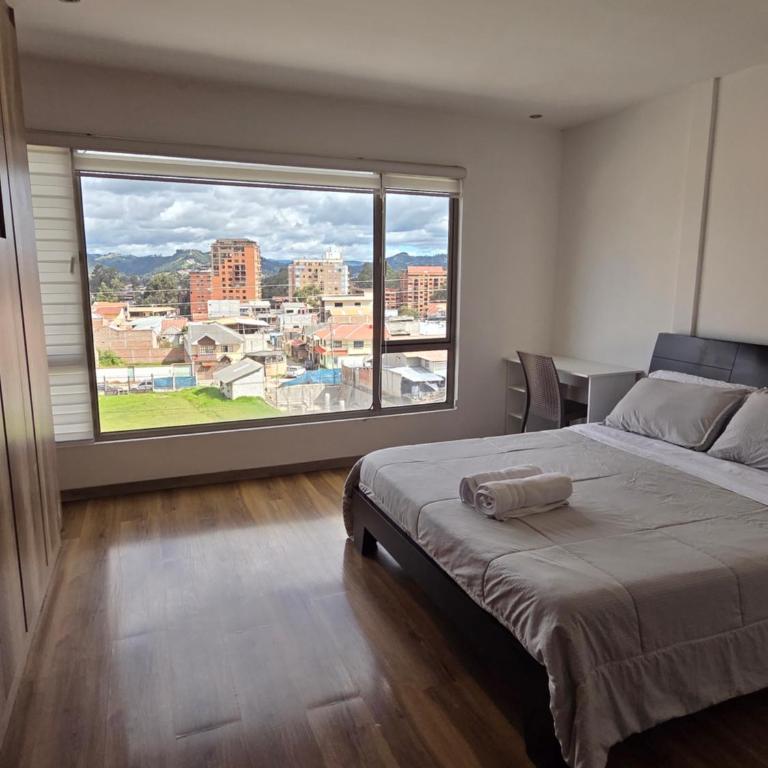 Enorme casa moderna de lujo, 4 camas, junto al hotel Oro verde, 2 garajes electricos - Four-Bedroom House - 1