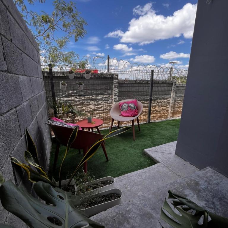 Apartment with Pool, gym & parking, up to 6 guests, BBVA stadium area - Apartamento de 3 dormitorios - 5