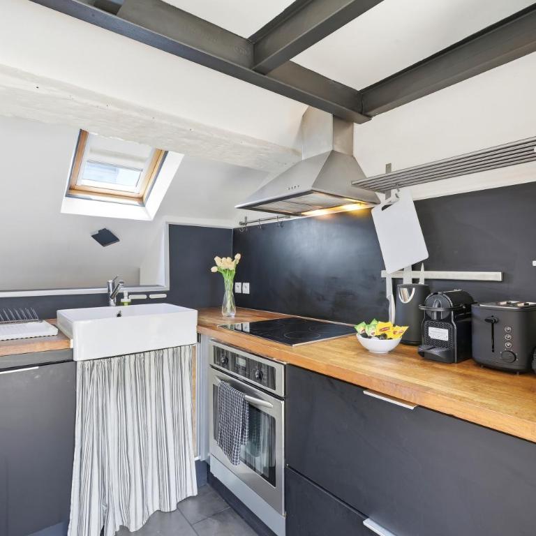 Bright 2BR Flat with Mezzanine in Central Paris - Appartement 2 Chambres - 20