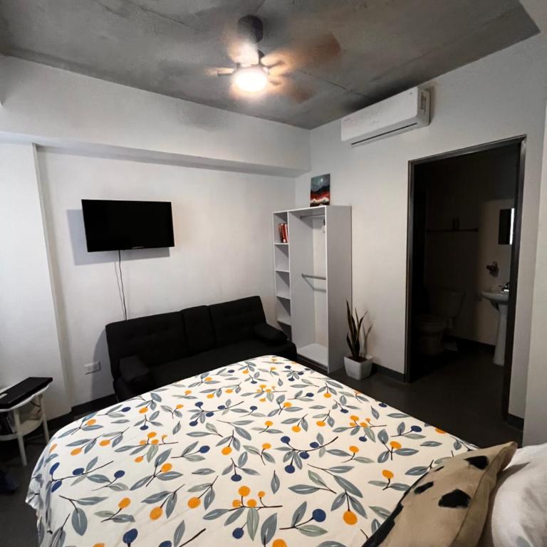 Apartment with Pool, gym & parking, up to 6 guests, BBVA stadium area - Apartamento de 3 dormitorios - 12