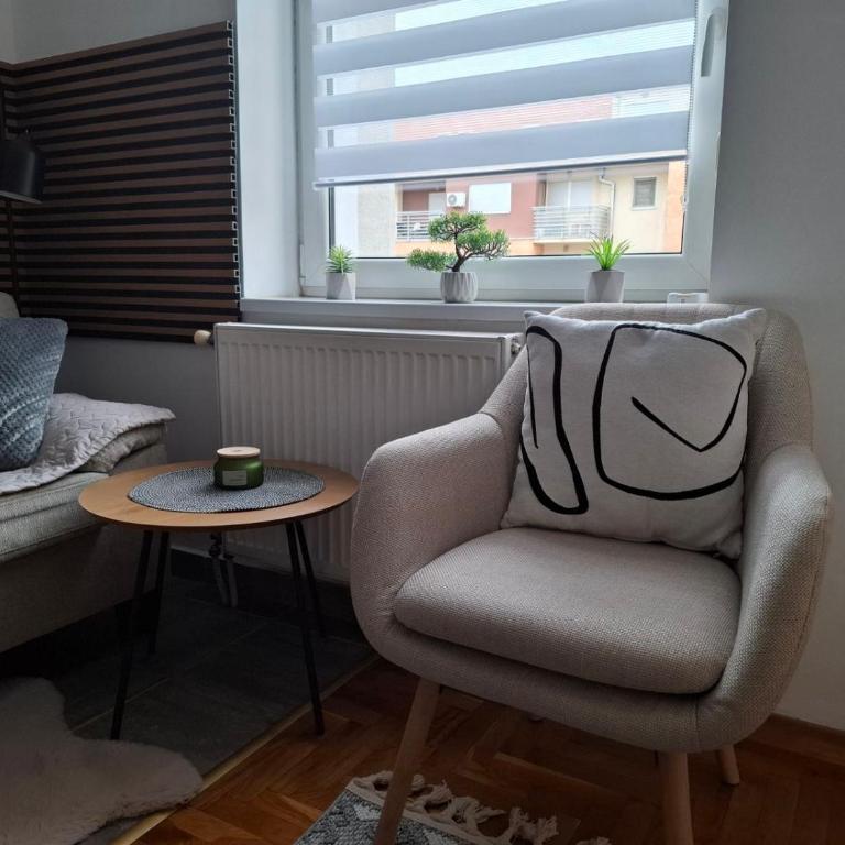 NS Urban Stay-Studio with Balcony and Free Parking - One-Bedroom Apartment - 5