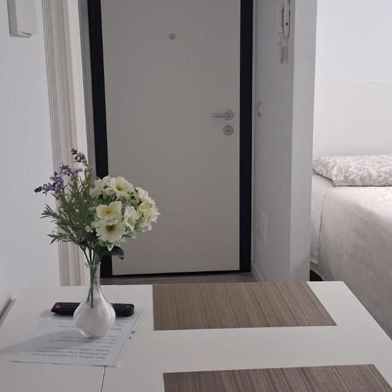 Your Independent Room - Ampia Camera Matrimoniale/Doppia con Letti Singoli - 12