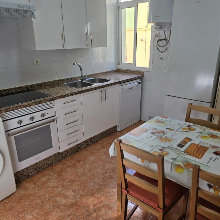 Apartamento en la Caleta con ascensor - Appartement 3 Chambres - 15