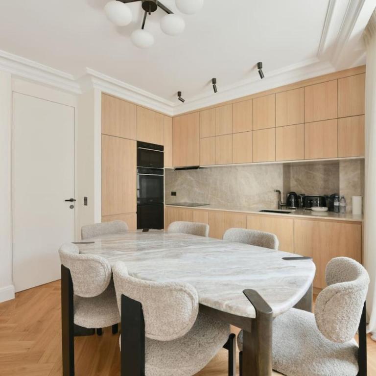 Luxury Modern 2BR AC Marais Metro Steps Away - Appartement - 12