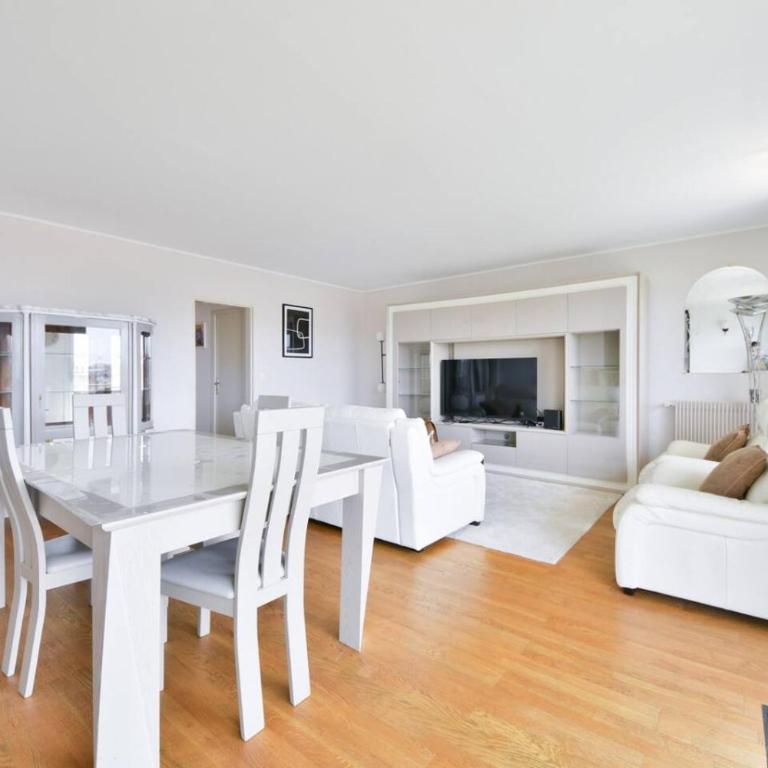 Spacious 2BR Apartment with Eiffel Tower View & Balcony - Appartement - 17