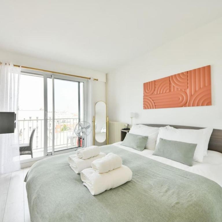 Spacious 2BR Apartment with Eiffel Tower View & Balcony - Appartement - 18