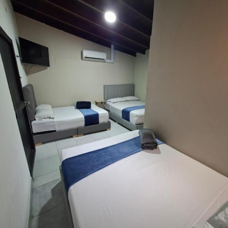Hotel San Juan 70 Express Medellin - Deluxe Family Room - 1