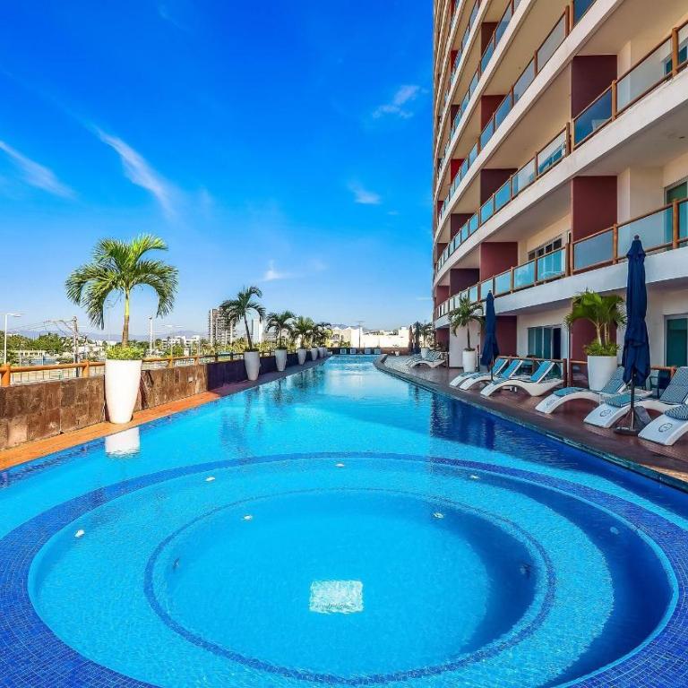 Deck12, 2BR Premium, Pool Access Parking - Apartamento de 2 dormitorios con vistas al mar - 3