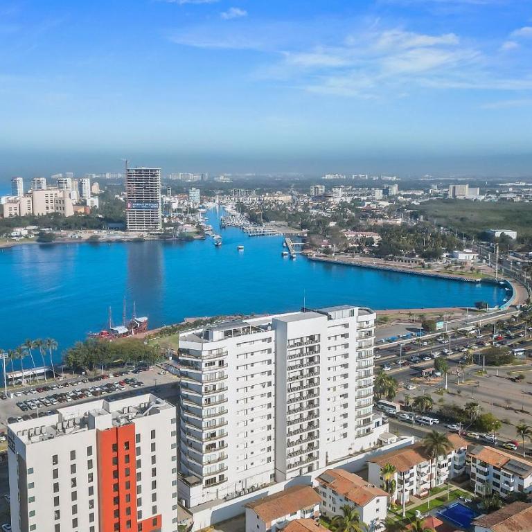 Deck12, 2BR Premium, Pool Access Parking - Apartamento de 2 dormitorios con vistas al mar - 9