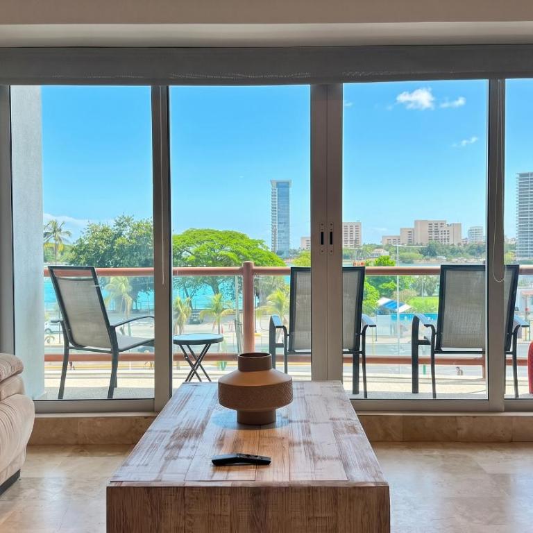 Deck12, 2BR Premium, Pool Access Parking - Apartamento de 2 dormitorios con vistas al mar - 10
