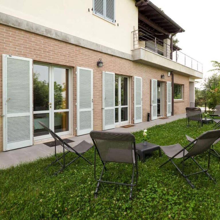 Rosa Bianca - 5 minuti dal Centro con Giardino e Parcheggio Privato - Appartamento con 3 Camere da Letto - 23
