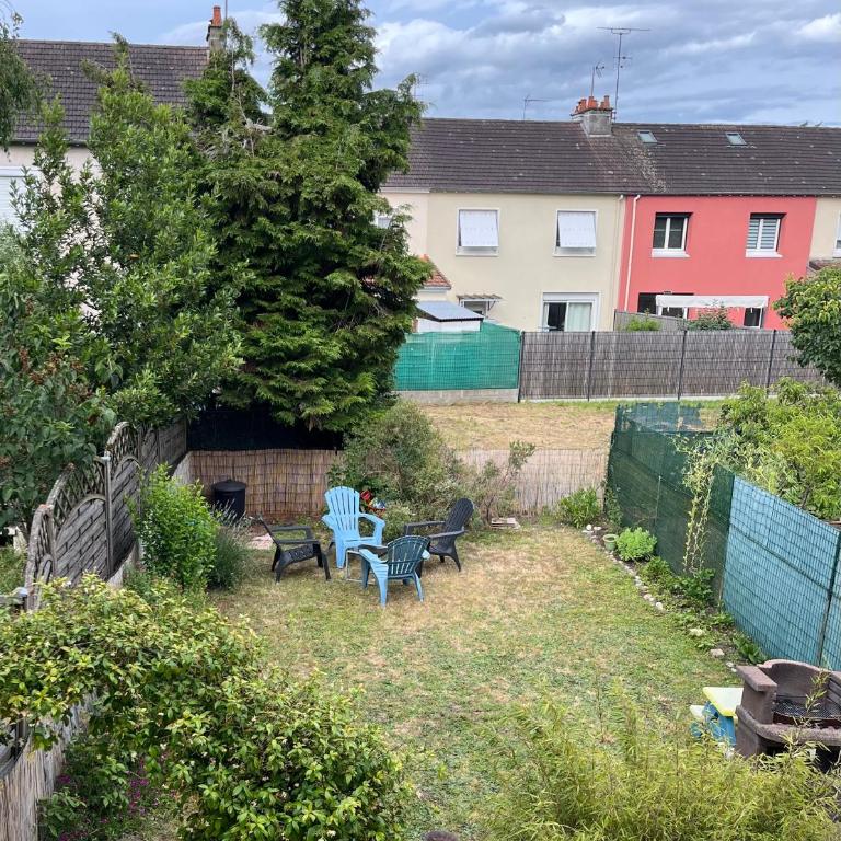 Maison 6 personnes avec parking privé (à 1km du circuit et à 270 mètres de l’arrêt tram T1-Jules Raimu) - Maison 2 Chambres - 2