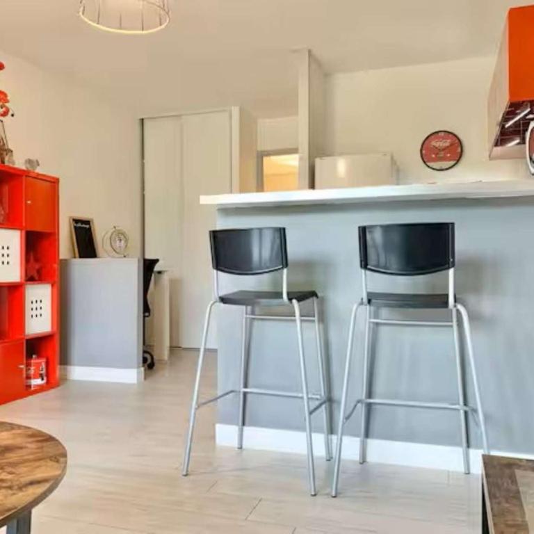 Studio Félix • Charmant studio avec balcon • Parking • WiFi • Tram B à proximité - Studio-Apartment mit Balkon - 2
