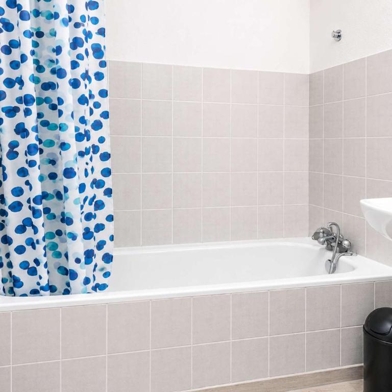 Studio Félix • Charmant studio avec balcon • Parking • WiFi • Tram B à proximité - Studio-Apartment mit Balkon - 10