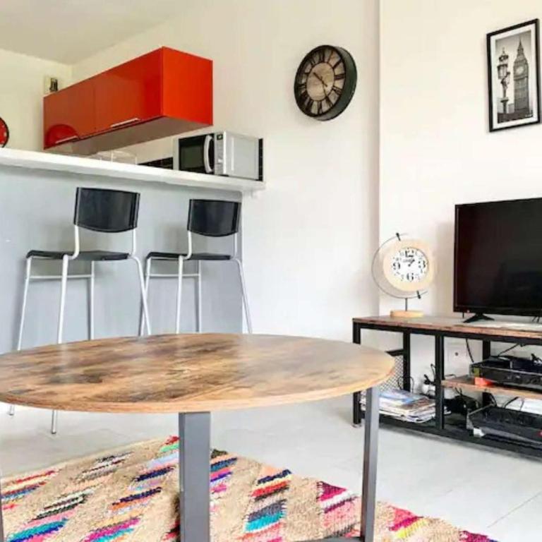 Studio Félix • Charmant studio avec balcon • Parking • WiFi • Tram B à proximité - Studio-Apartment mit Balkon - 11